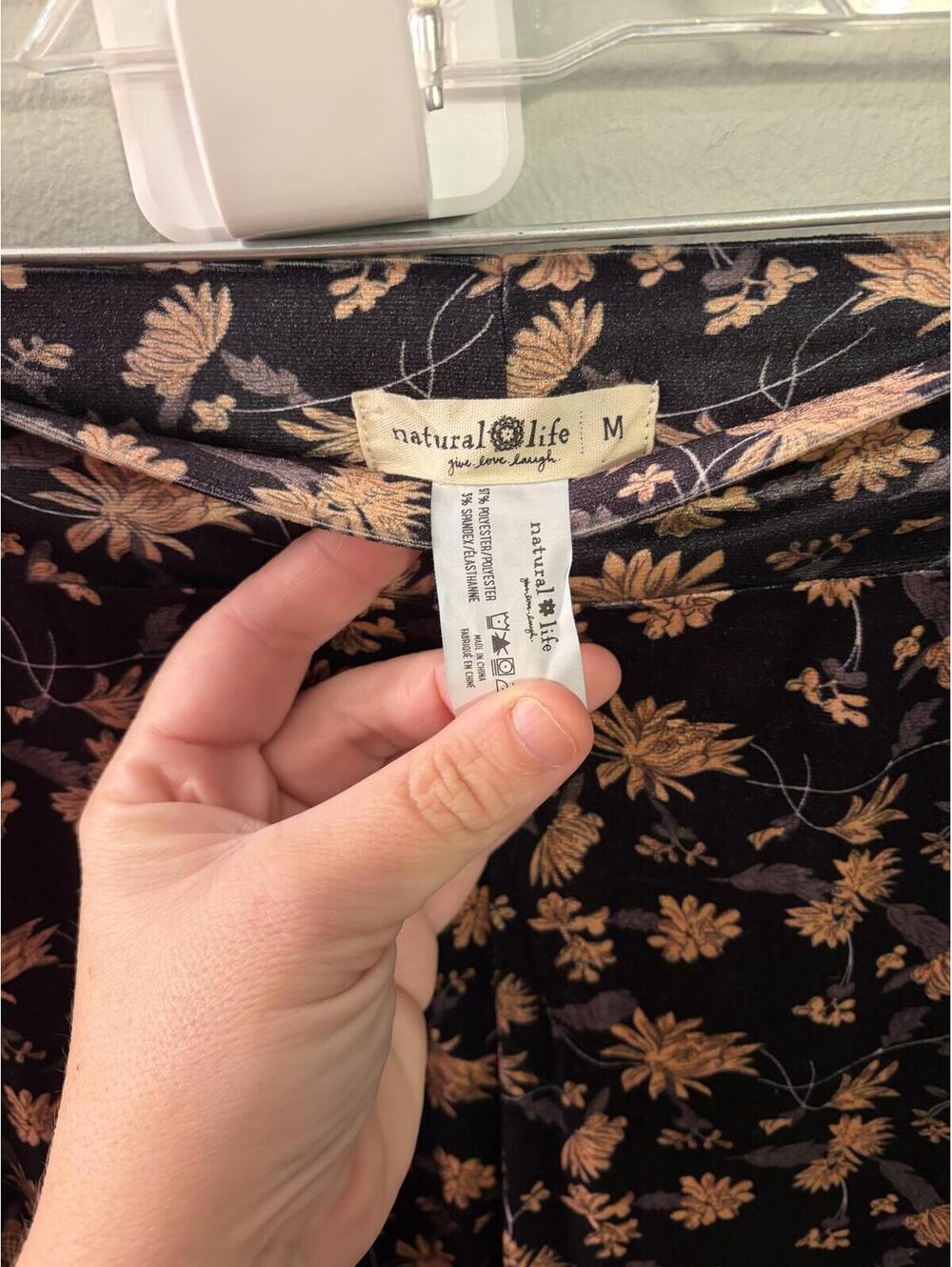 Natural Life Black Floral Flare Velvet Pants Size M - Picture 3 of 4